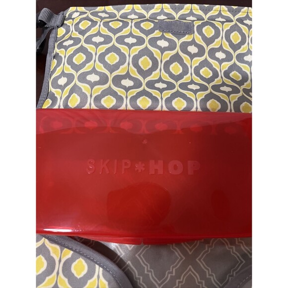 Skip Hop Pronto Diaper Changing Station Yellow & Gray Print Clutch EUC Baby - Picture 4 of 4